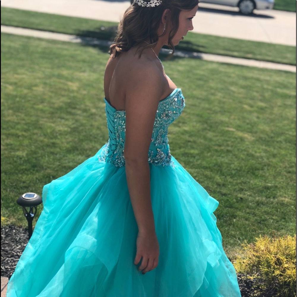 Prom dress - Picture 2 of 4